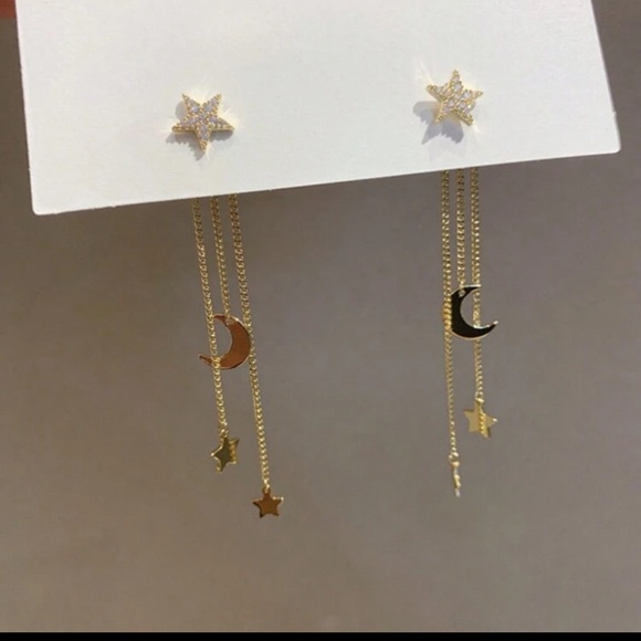 🌙 Celestial Moon Dangle Earrings 🌙 - Picture 2 of 4